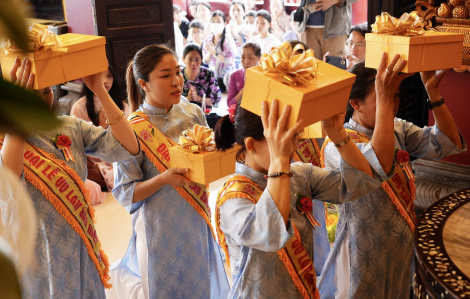 Người dân TPHCM đến chùa lễ Vu lan, tưởng nhớ công ơn cha mẹ