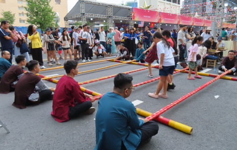 Tưng bừng ngày hội ẩm thực, văn nghệ mừng 30 năm quan hệ Việt- Mỹ
