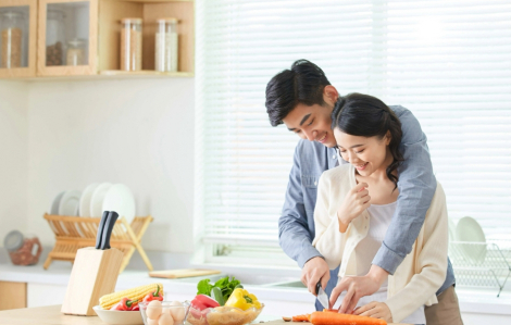 Vợ xúc động ngẩn ngơ trước đơn hàng đặc biệt của chồng