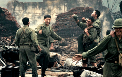 Mưa đỏ viết lại lịch sử phòng vé phim Việt