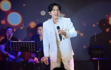 Đan Trường đưa con trai lên sân khấu kỷ niệm 30 năm làm nghề