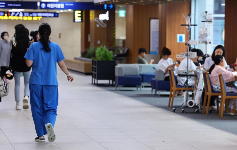 Bác sĩ trẻ Hàn Quốc đua nhau bỏ chuyên khoa để mở phòng khám da liễu, thẩm mỹ