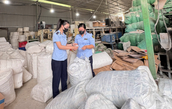 Phát hiện cơ sở sản xuất tã giấy, băng vệ sinh giả số lượng lớn