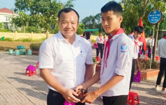Sợi thắt lưng giữ gìn phẩm giá lễ khai giảng