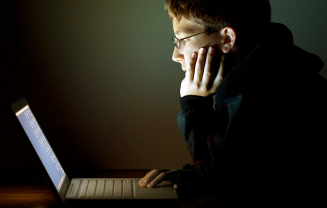 Trẻ em ngày càng sớm tiếp xúc với nội dung “người lớn”