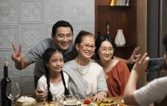 Khắt khe với con rể, bất công với con dâu…