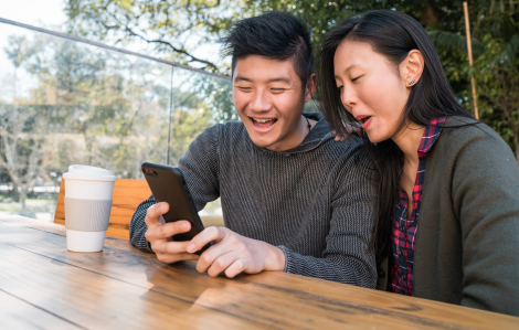 Người yêu cũ muốn chúng tôi  nhắn tin bí mật