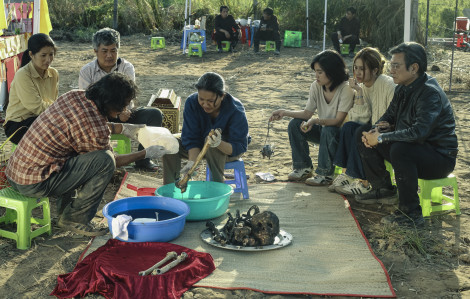 Nghi lễ rùng rợn nhất về người chết lên phim Việt