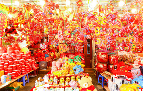 Phố Hàng Mã vào mùa tràn ngập sắc màu trung thu