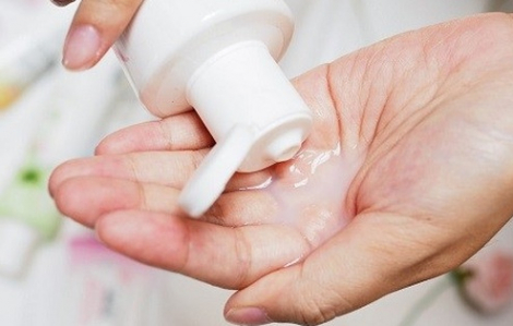 Tiêu hủy lô dung dịch vệ sinh phụ nữ không đạt chất lượng