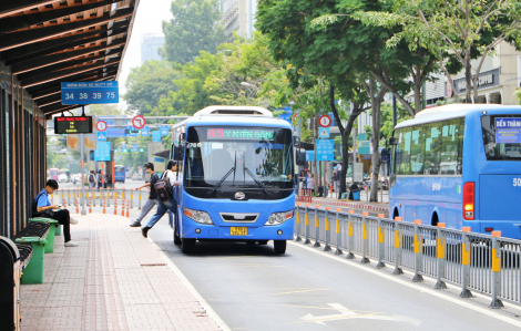 Mở làn riêng cho xe buýt nhanh: Cần đồng bộ hạ tầng và cách quản lý