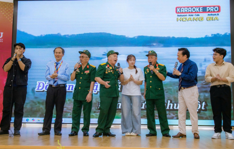 Tuần sinh hoạt công dân đầy xúc động của tân sinh viên phố núi