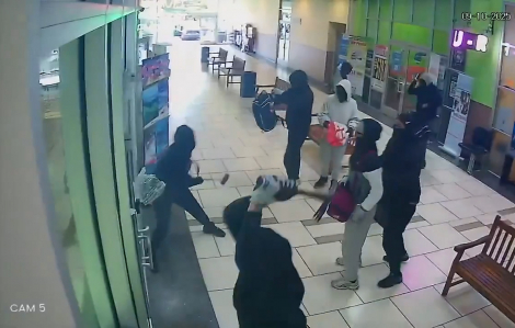 Chủ tiệm vàng gốc Việt ở California nổ súng ngăn nhóm cướp