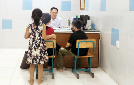 Rối loạn vận động, bé trai tự cắn đứt rời đầu lưỡi