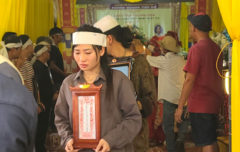Nghẹn ngào giây phút tiễn đưa 3 mẹ con trong vụ sát hại cả gia đình ở Đắk Lắk