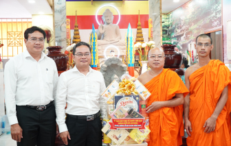 Ủy ban MTTQ Việt Nam TPHCM chúc mừng, chia sẻ niềm vui với đồng bào Khmer đón lễ Sen Dolta