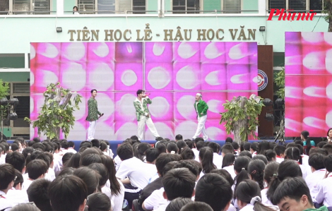 "Sân khấu thiếu nhi 2025" bùng nổ tại Trường THCS Colette