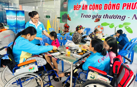 Bếp ăn “Trao yêu thương - Nhận nụ cười”