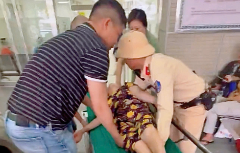 CSGT mở đường đưa người bị đột quỵ đi cấp cứu