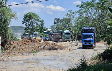 Dự án nâng cấp Quốc lộ ngàn tỉ ngổn ngang vì vướng mặt bằng