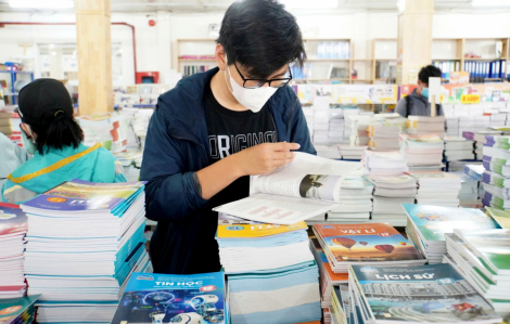 Thống nhất một bộ sách giáo khoa từ năm học 2026-2027, miễn phí từ 2030