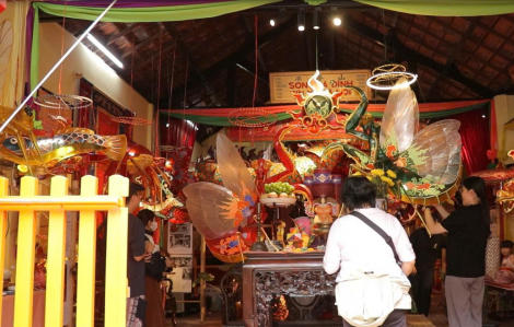 Giới trẻ nô nức check-in với lồng đèn Trung thu xưa ở đình Sơn Trà