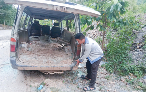 Xe ô tô phải bán sắt vụn sau đêm chở dân chạy lũ, trưởng bản nói 'không hối hận'