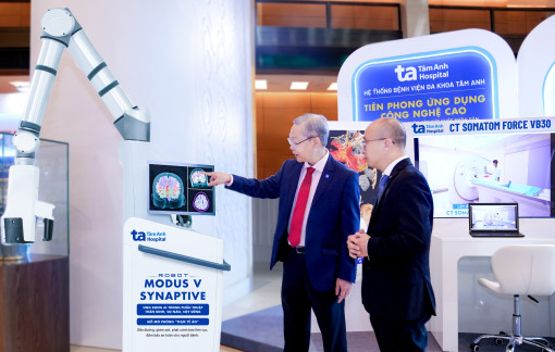 Bệnh viện Tâm Anh giới thiệu công nghệ robot, AI tại tòa nhà Quốc hội