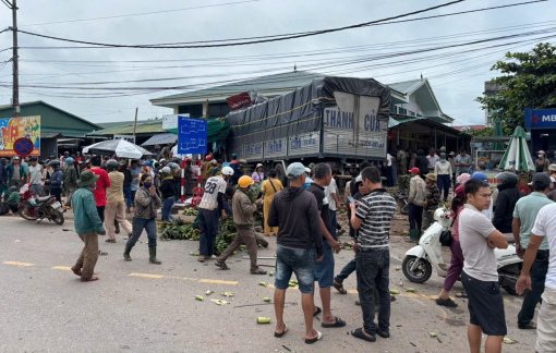 Quảng Trị: Xe tải mất lái lao vào chợ làm 3 người tử vong, nhiều người bị thương nặng