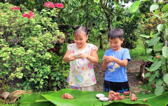 Mùa trăng thơ ấu
