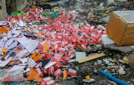Bộ Y tế vào cuộc vụ mỹ phẩm vứt bỏ ở bãi rác tự phát