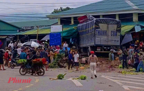 Thủ tướng yêu cầu khẩn trương làm rõ nguyên nhân xe tải mất lái lao vào chợ làm 3 người tử vong