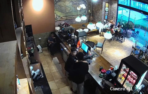 Công an vào cuộc vụ nhân viên quán cà phê bị hành hung vì nhắc khách không hút thuốc lá