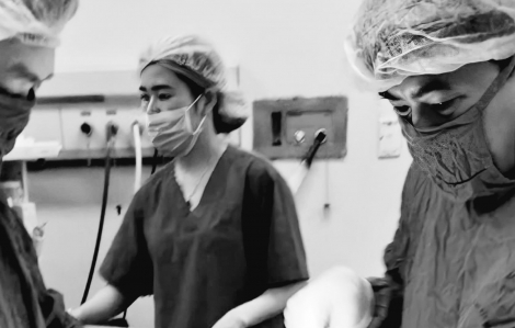 Trụy tuần hoàn, vỡ tử cung do tự phá thai lưu 33 tuần bằng thuốc