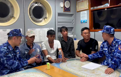 Thêm 4 ngư dân gặp nạn trên biển An Giang được cứu