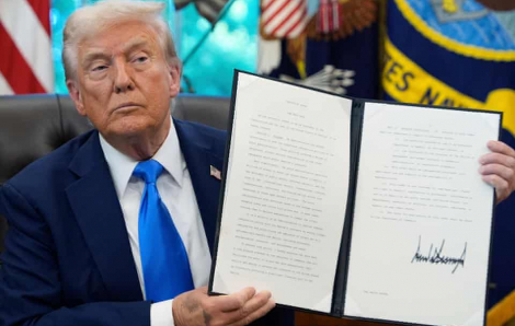 Tổng thống Donald Trump tăng lệ phí thị thực lên 100.000 USD