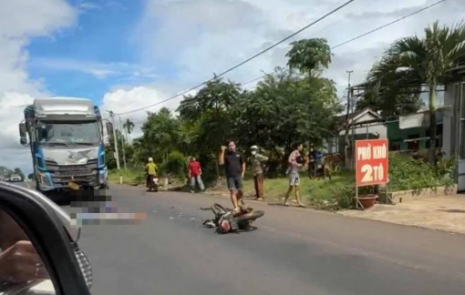 Va chạm với xe tải trên đường Hồ Chí Minh, 2 thanh niên đi xe máy tử vong