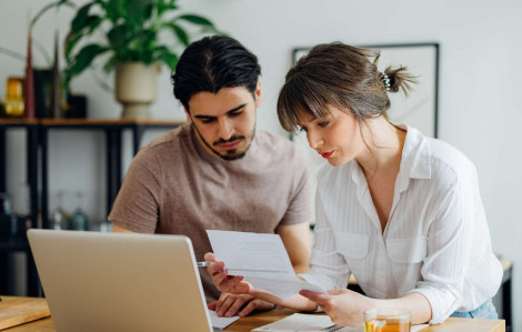 Ngã lòng với em trai công sở