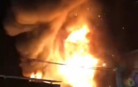 Cháy lớn lúc rạng sáng ở Cà Mau