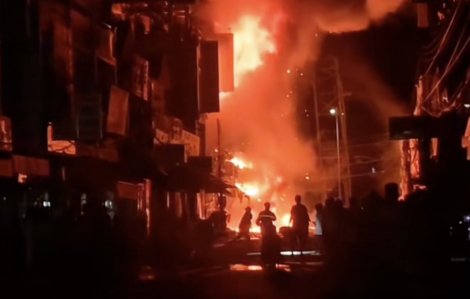 Cháy nhà lúc rạng sáng ở Cà Mau, lan sang chi nhánh ngân hàng