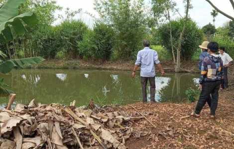 Hàng trăm người xuyên đêm tìm kiếm bé 18 tháng mất tích trước cổng nhà