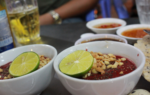 Viêm màng não mủ sau khi ăn món “khoái khẩu” tiết canh