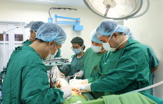 Nam thanh niên hồi sinh nhờ thận hiến từ mẹ ruột