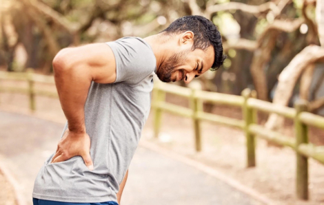 Đi bộ hằng ngày giúp tránh đau lưng mạn tính