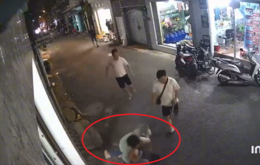 Nghi mâu thuẫn trong việc cho thuê nhà, 2 thanh niên rượt đuổi đánh người