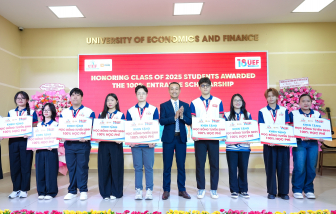 Trường ĐH Kinh tế - Tài chính TPHCM trao hơn 30 tỉ đồng học bổng cho sinh viên