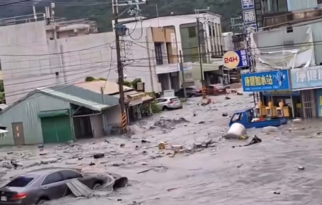 Bão Ragasa gây chết người, lũ lụt dữ dội ở Đài Loan