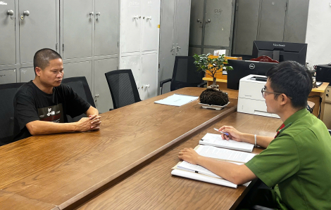 Bắt nhóm đối tượng xả trộm chất thải xuống sông Tô Lịch