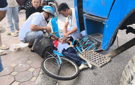 Nam sinh lớp 6 tại Hà Nội tử vong sau va chạm với xe tải