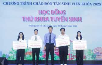 Trường đại học Khoa học Xã hội và Nhân văn TPHCM tặng mỗi thủ khoa 100 triệu đồng